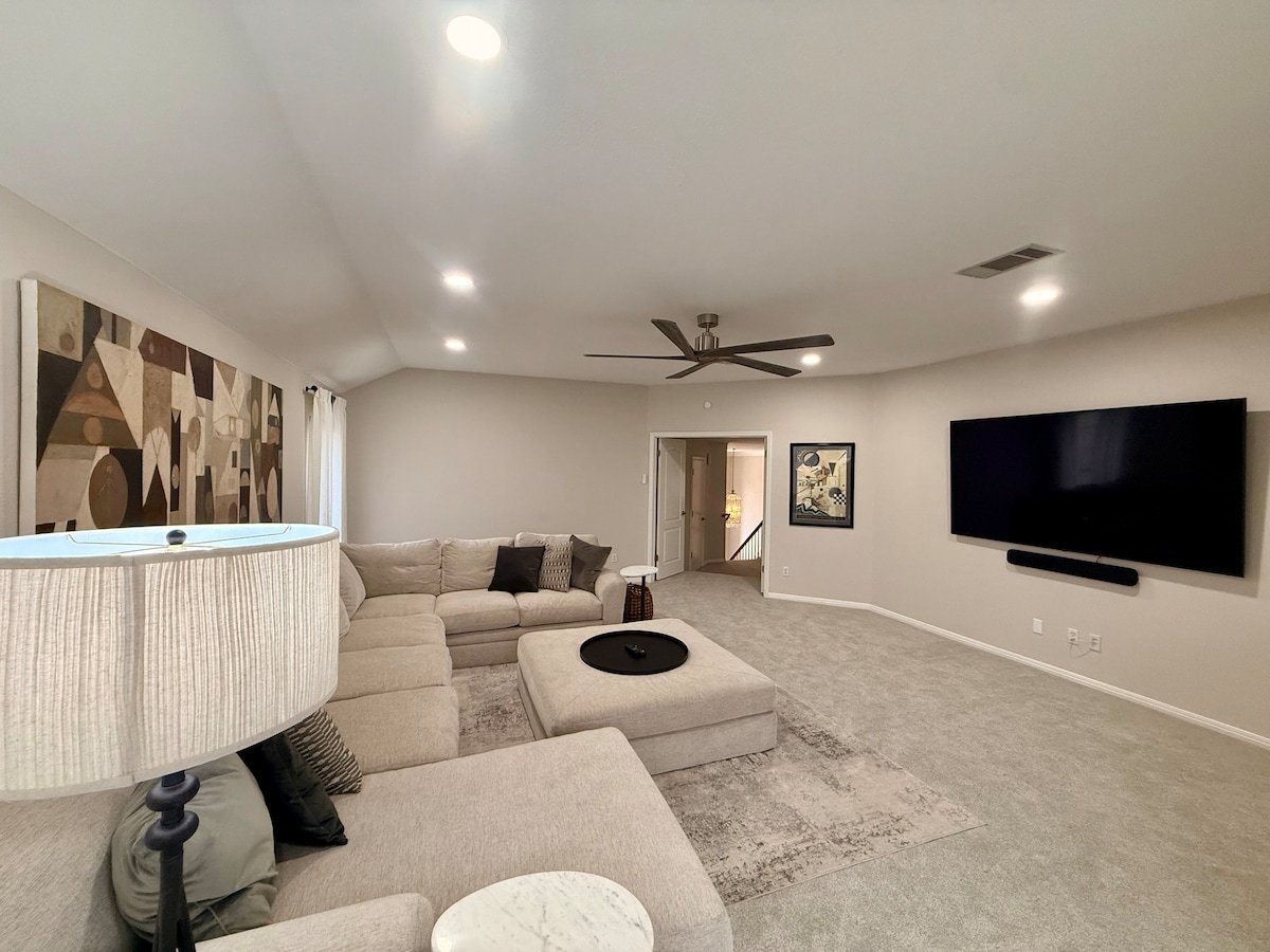 Living and entertainment space at the Family & Group Oasis